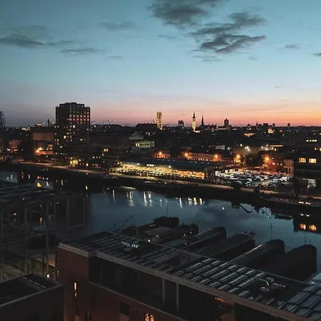 Feel At At This Homeawayfromhome Appt With A Stunning Water Canal View And Gym Apartman Gent