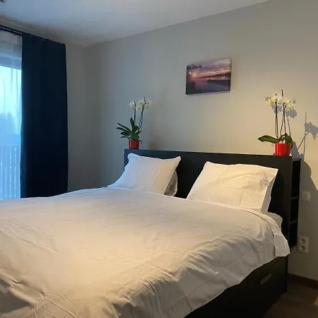 Feel At At This Homeawayfromhome Appt With A Stunning Water Canal View And Gym Gent