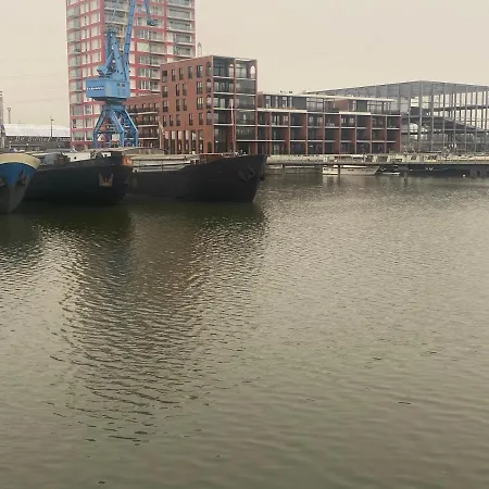 Feel At At This Homeawayfromhome Appt With A Stunning Water Canal View And Gym *